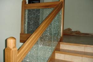 ограждение лестниц стеклом